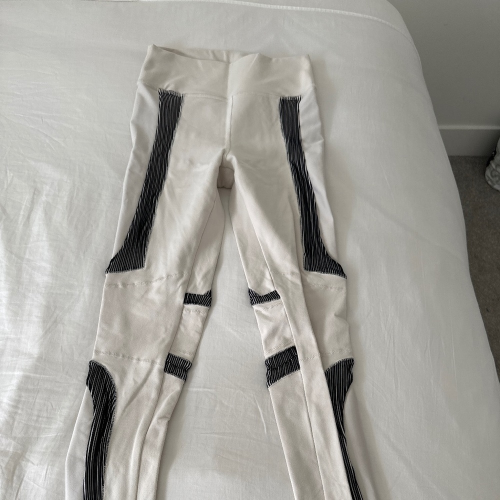 Alo striped white and blacking leggings